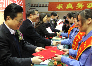 奮斗2013年，為開啟林洋事業(yè)新的征程而努力奮斗